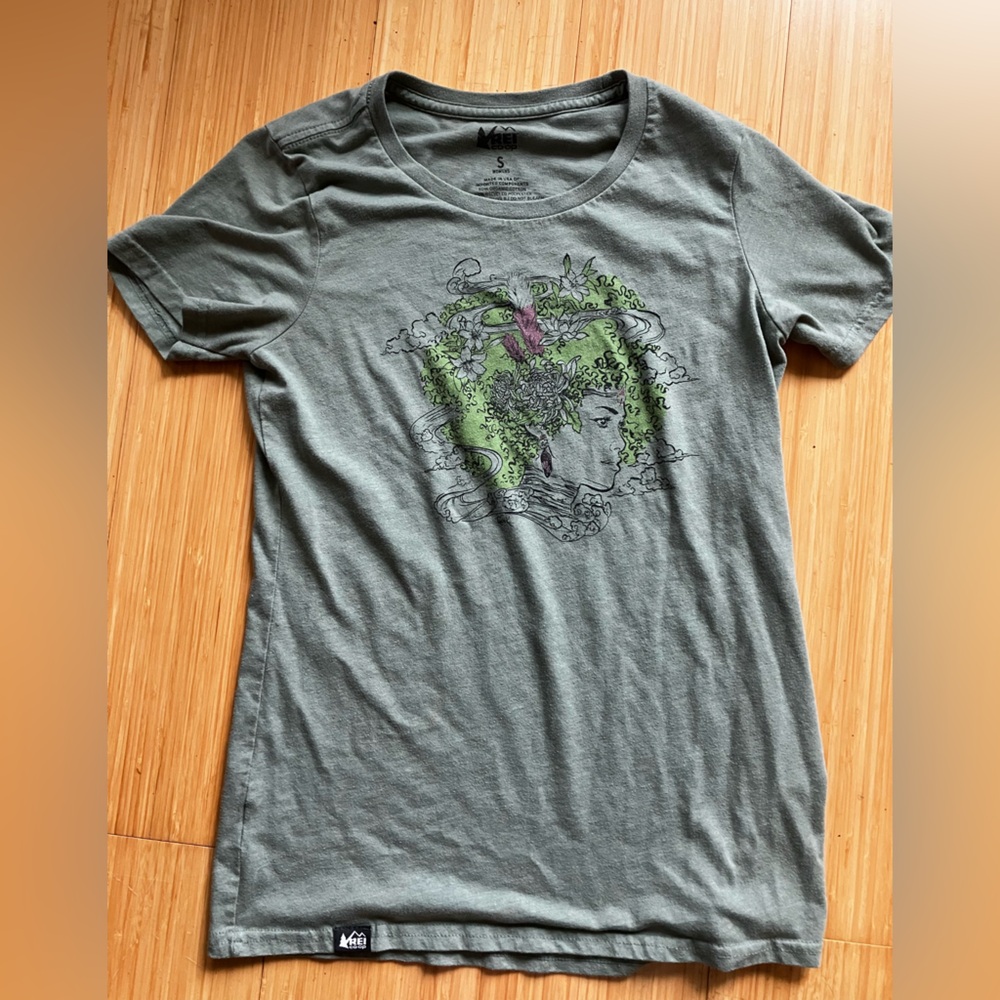 REI unique Force of nature T-shirt, sage green, S